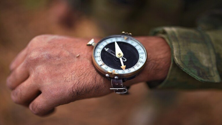 عالم روسي يشكف كيف تغيرت حركة إبرة البوصلة على مدار مائة عام