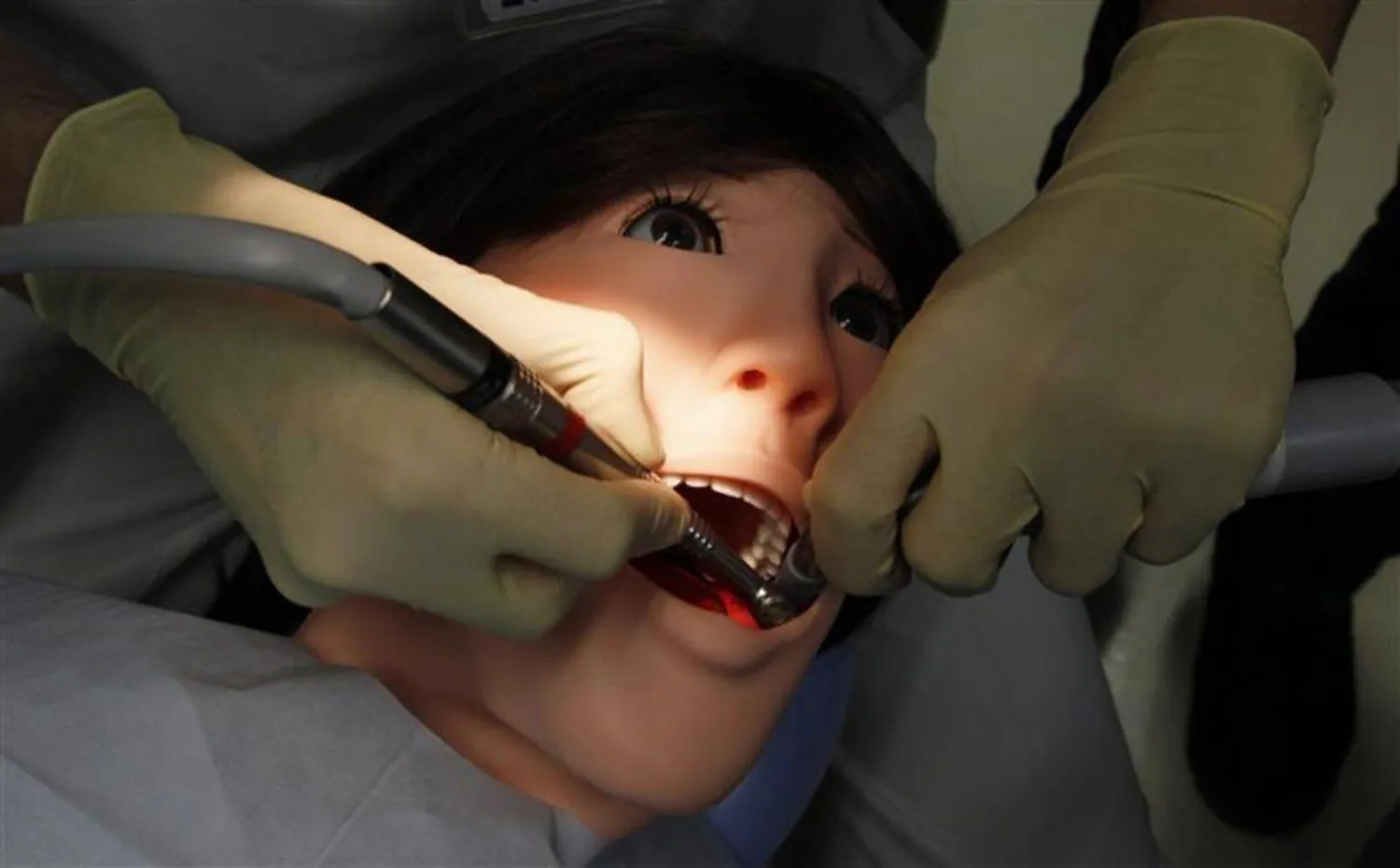 باحثون يابانيون يختبرون عقارًا رائدًا يجعل الأسنان تنمو من جديد