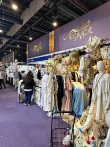 إقبال كبير على معرض تراثنا في معرض الكتاب وشباب جهاز تنمية المشروعات ينضمون لمعرض الخريف بالبحرين