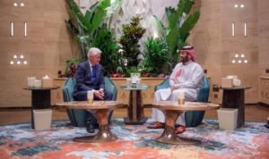 ولي العهد السعودي يستقبل الرئيس الأسبق للولايات المتحدة الأمريكية السيد بيل كلينتون
