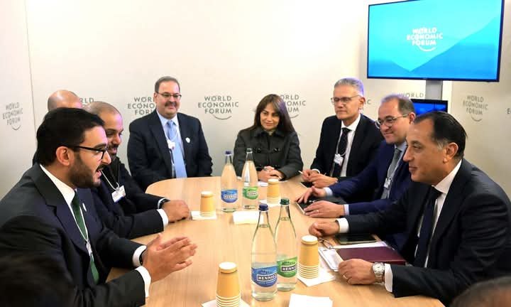 سمو الشيخ عيسى بن سلمان بن حمد آل خليفة يلتقي رئيس الوزراء المصري 