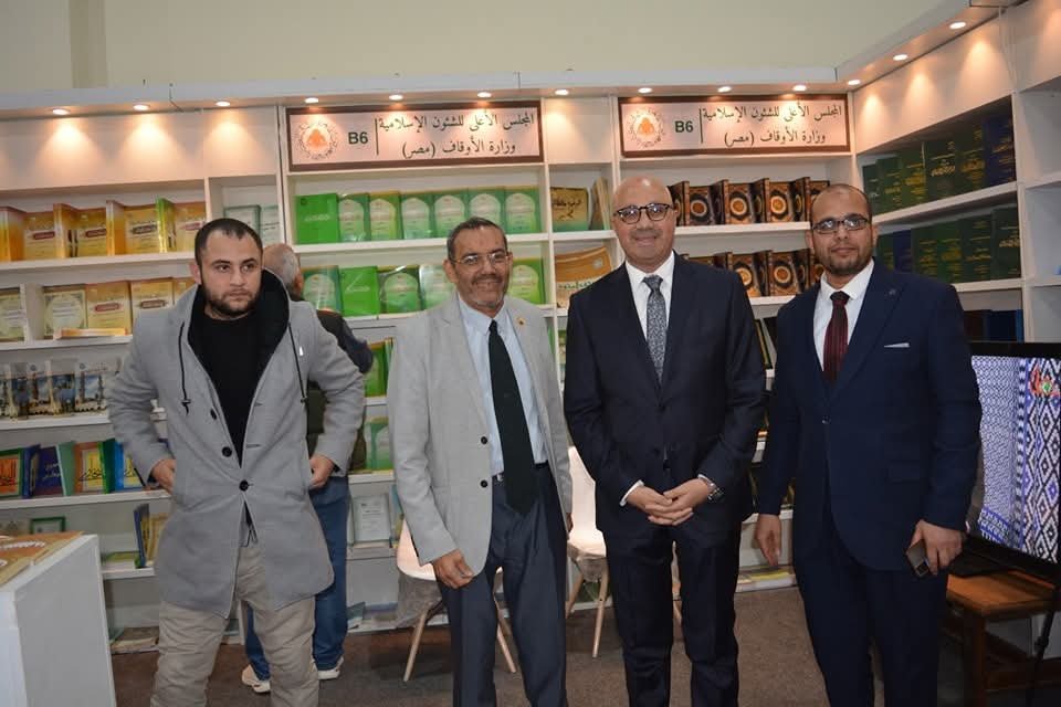 رئيس الهيئة المصرية العامة للكتاب يشيد بإصدارات المجلس الأعلى للشئون الإسلامية