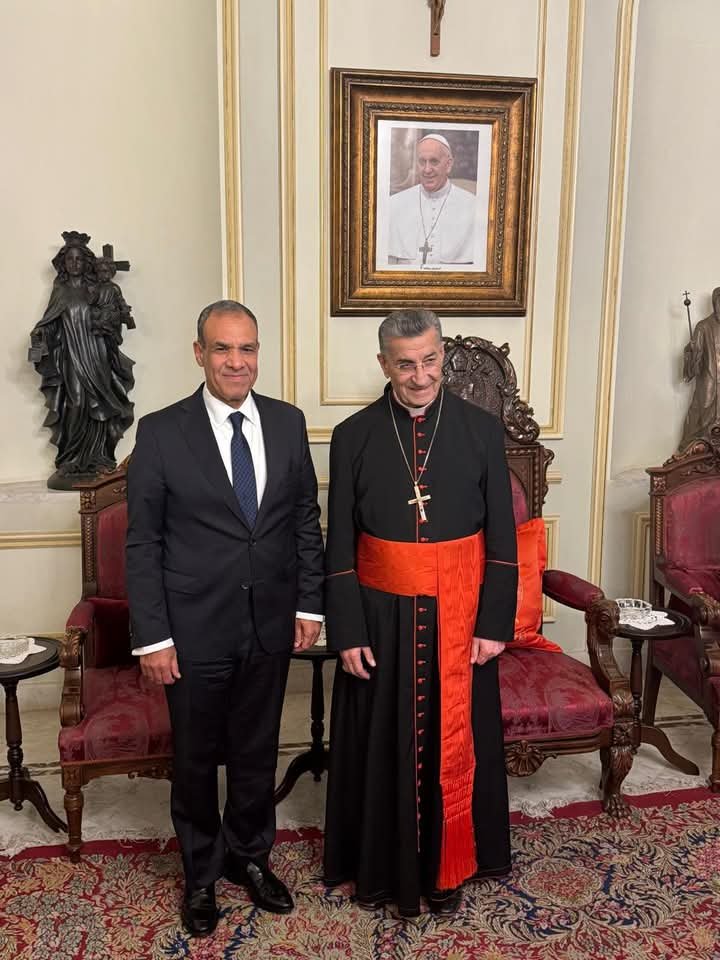 وزير الخارجية والهجرة يلتقي في بيروت مع البطريرك الماروني