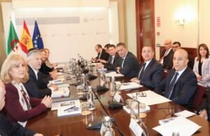 وزير الداخلية الجزائري يلتقي نظيره الإسباني