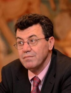 تكريم البروفيسور الفلسطيني فؤاد عودة بالموقف الخالد في مجال الصحة لسنة 2024 
