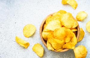 سحب رقائق بطاطا شهيرة من الأسواق الأمريكية بسبب مكوّن خطير