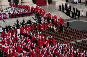 تشييع البابا فرنسيس إلى مثواه الأخير بحضور قادة العالم وآلاف المسيحيين