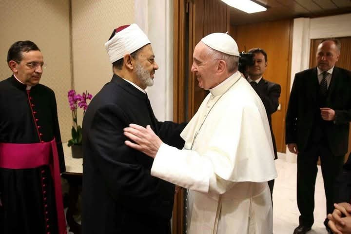 وفد رفيع المستوى من الأزهر الشريف يشارك في مراسم جنازة البابا فرنسيس