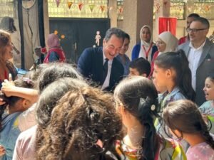 سفير فرنسا: تسليم حوالي 9 أطنان مستلزمات طبية لـ "الصحة" دعماً لجهود توفير الرعاية للفلسطينيين القادمين من غزة