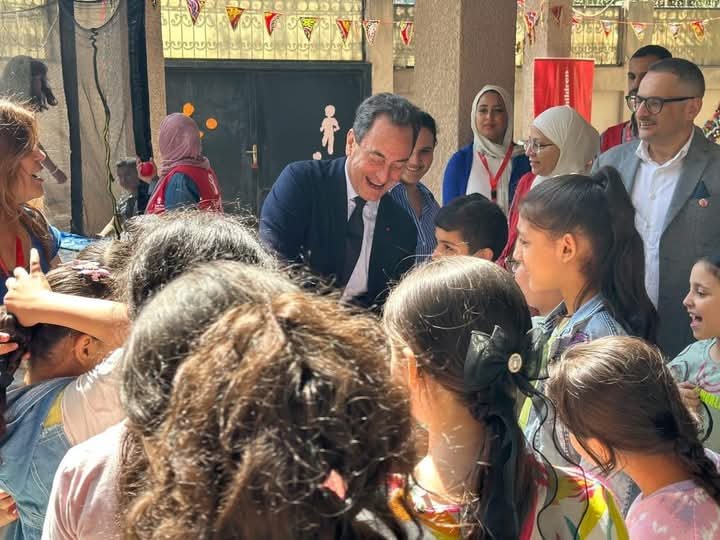 سفير فرنسا: تسليم حوالي 9 أطنان مستلزمات طبية لـ "الصحة" دعماً لجهود توفير الرعاية للفلسطينيين القادمين من غزة