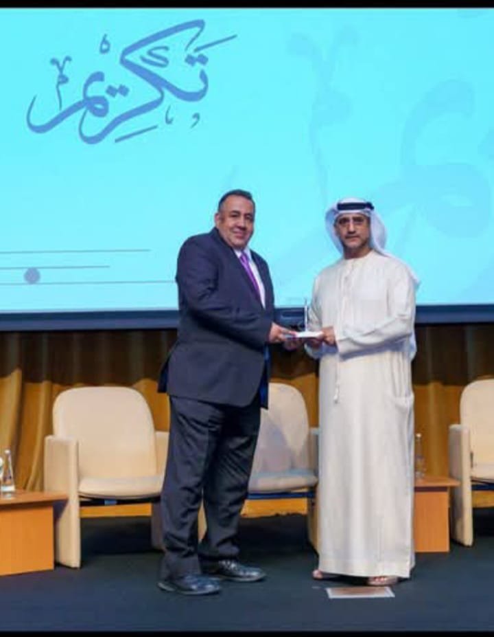 تكريم الناشر المصري محمد عبدالمنعم الأمين العام لاتحاد الناشرين المصريين في ابو ظبي
