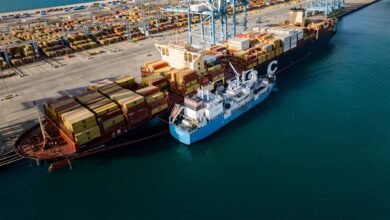 موانئ أبوظبي” تنجز أول عملية تزويد للسفن بالغاز الطبيعي المسال في ميناء خليفة