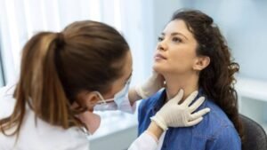 قصور الغدة الدرقية.. يشرح الخبراء التشخيص والأعراض