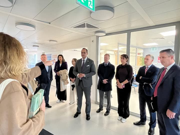 رئيس الرعاية الصحية المصرية.. يزور مستشفيات جامعة جنيف والمؤسسة السويسرية للابتكار والتدريب في الجراحة 