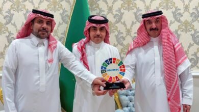 صاحب السمو الأمير عبد العزيز بن جلوي يتسلم درع منظمة الأمم المتحدة للتدريب والاعلام UN MTC