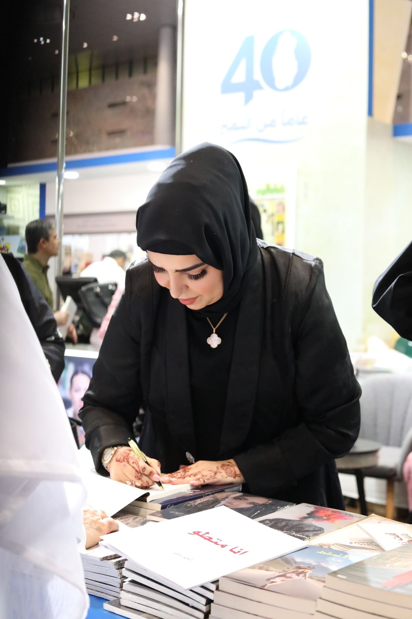 نجلاء الكواري...عنما يكون للأدب القطري سفيرة تعبر عن قضاياه