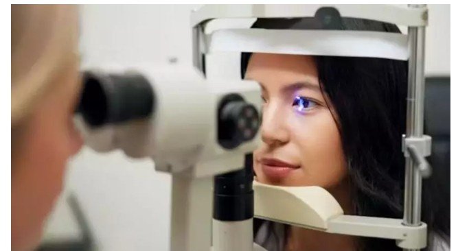 جلطة العين تؤدي إلى العمى.. فما الأسباب؟