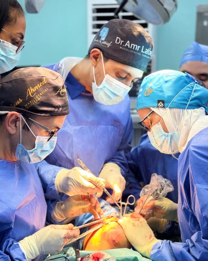 فريق طبي ينجح في إجراء جراحة دقيقة لاستئصال ورم دموي باللسان لطفل فلسطيني