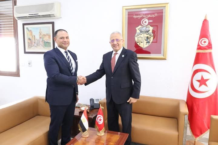 سفير مصر في تونس يلتقي مع وزير الصحة التونسي