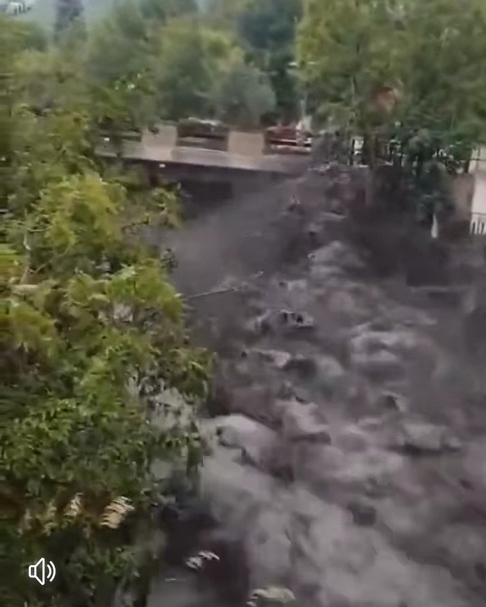 فيضانات وأمطار غزيرة ومصرع رجل وإعلان حالة طوار في "‎باردونيكيا" بإيطاليا