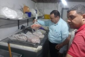 تموين دمياط يضبط مصنعات لحوم وهياكل دواجن غير صالحة للاستهلاك الآدمي

