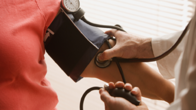 مريض ارتفاع ضغط الدم.. تجنب هذه الأطعمة على مائدتك