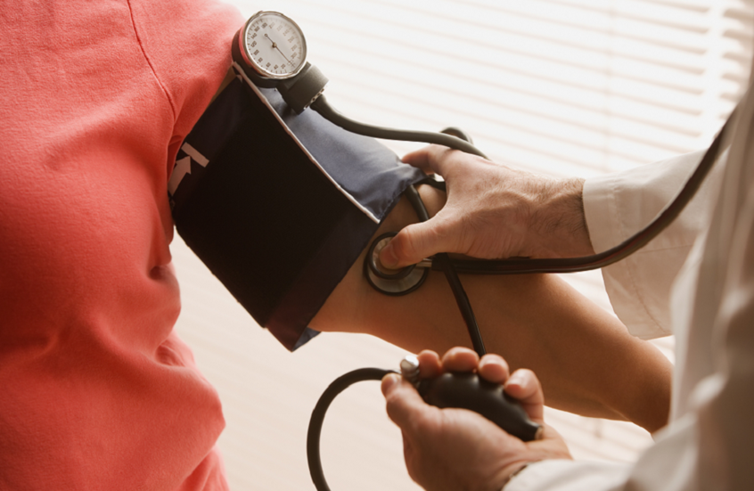 مريض ارتفاع ضغط الدم.. تجنب هذه الأطعمة على مائدتك