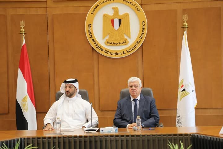 نائب حاكم الشارقة ورئيس جامعة الشارقة يبحثان مع وزير التعليم العالي المصري سبل التعاون