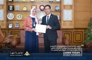 "الجيزاوي" يسلم شهادات التدريب لطلاب أول مدرسة صيفية للقطاع الطبى 




