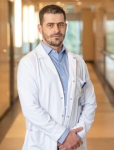 تهاني البروفيسور فؤاد عودة نقيب الأطباء من أصل أجنبي في ايطاليا و رئيس اميم للدكتور محمد ابراهيم خطيب