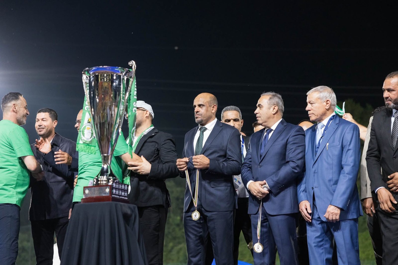 السفير مهند يونس يشارك في مراسم تتويج فريق الأهلي بطرابلس بطل الدوري الليبي الممتاز