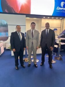 قنصل مصر العام بميلانو يتفقد معرض TTG