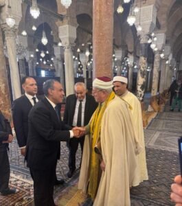 وزير الخارجية يلتقي مفتي الجمهورية التونسية لبحث عمق الروابط التاريخية والثقافية والدينية بين البلدين