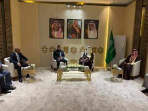 وزير الإسكان يتفقد أجنحة معرض "إيفات السعودية 2026" بالرياض 