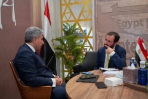 وزير السياحة يروج لزيارة مصر بعقد لقاءات مع وسائل الإعلام الإسبانية