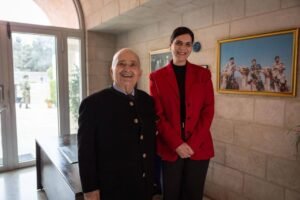 تهاني من رئيس التحرير ايسك نيوز الدولية الى الدكتورة تغريد عودة