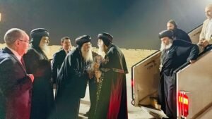 وصول البابا تواضروس الثاني لأرض الوطن بعد خضوعه لعملية جراحية بالنمسا