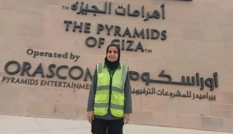 تفاعل واسع مع فيديو عاملة المتحف المصري الكبير المجتهدة: «تتشالي فوق الراس يا ست الكل»