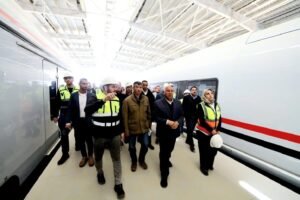 كامل الوزير يتفقد الخط الأول للقطار الكهربائى السريع من العلمين للإسكندرية