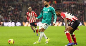 «ملك أنفيلد» يتفوق على رونالدو بقائمة الأساطير