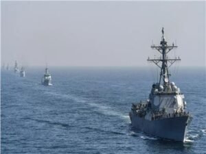 الحرس الثوري الإيراني يعلن استهداف بارجة إسناد أمريكية بـ«صواريخ قوية»