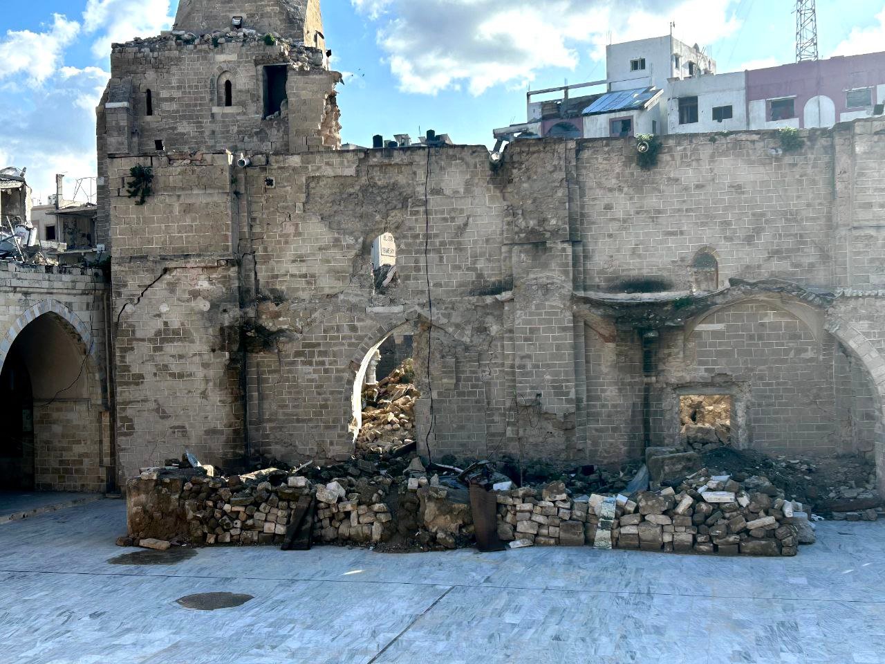 المسجد الكبير في غزة - المسجد العُمري - بعد القصف