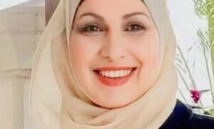 المرأة بين الورود والخلود: يوم عالمي أم تكريم أبدي؟