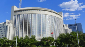 الصين تدعو للتهدئة ووقف التصعيد في مضيق هرمز