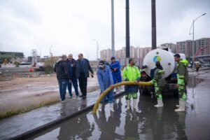 مياه الإسكندرية تكثف جهودها الميدانية للتعامل مع تجمعات مياه الأمطار بعدد من المناطق الحيوية