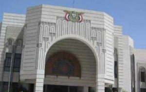 الحكومة اليمنية: انخراط الحوثيين بالدفاع عن النظام الإيراني يعرض أمننا القومي للخطر