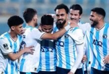 إيمانويل إيبويه أسطورة كوت ديفوار مراقبا لمباراة بيراميدز والجيش الملكي