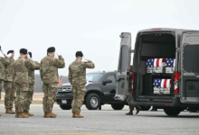 ترامب يستقبل جثامين 6 أمريكيين قتلوا في الحرب مع إيران