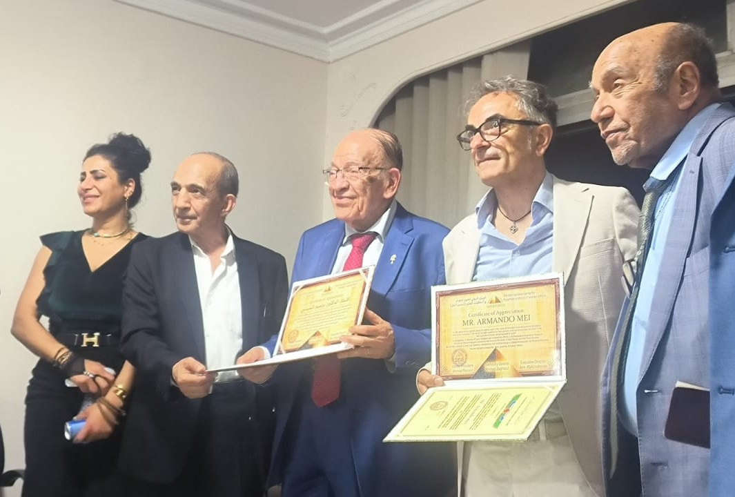 تكريم الباحثين الأثريين د. وسيم السيسي وآرماندو ماى وزوجته وكريستوفر دان وروبرت بوفال من جانب [المركز الدولي لعلوم الأهرام وأخلاقيات العلم]