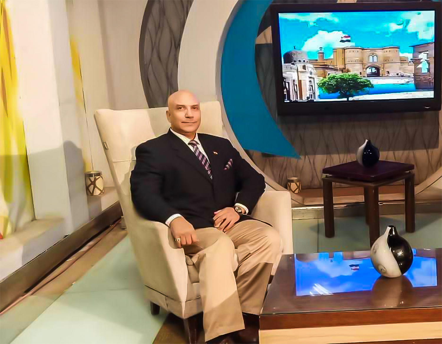 [الكاتب المصرى | عمرو عبدالرحمن].